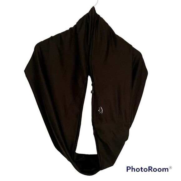 Beyond Yoga Black Infinity Hidden Pocket Scarf - Picture 3 of 5